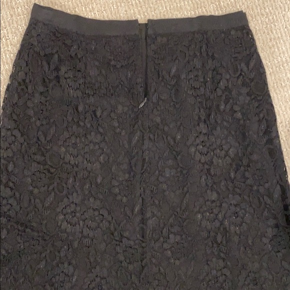 Old navy size 1 black lace skirt. Fully lined - Picture 4 of 5